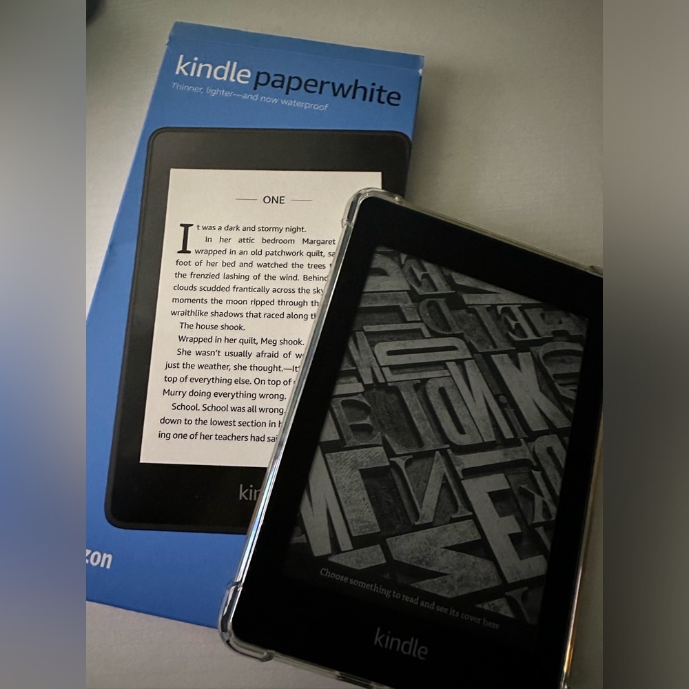 Kindle Paperwhite 10th gen Like new!